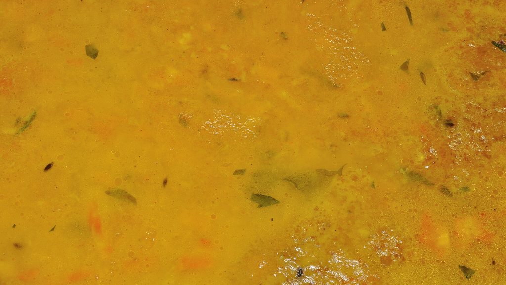 Dahl met rode linzen