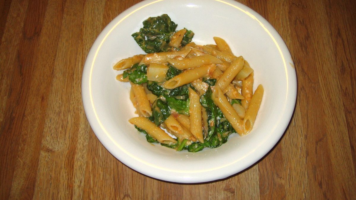 Penne met spekjes en romige spinazie