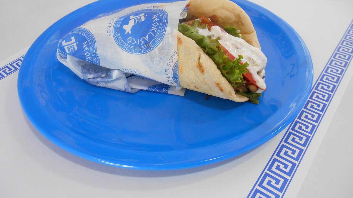 Pita kipgyros met tzatziki