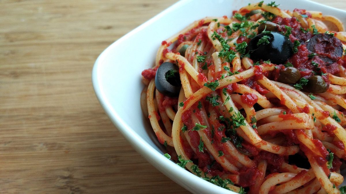 Spaghetti alla puttanesca (vegan)