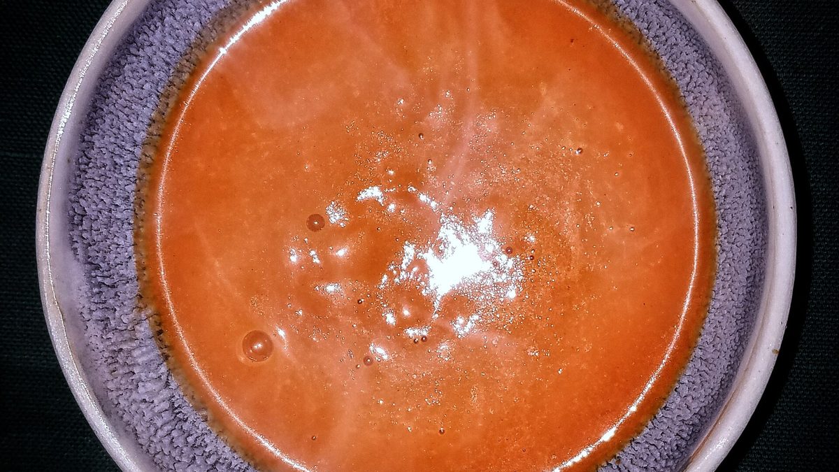 Tomaat-paprikasoep met kipfilet