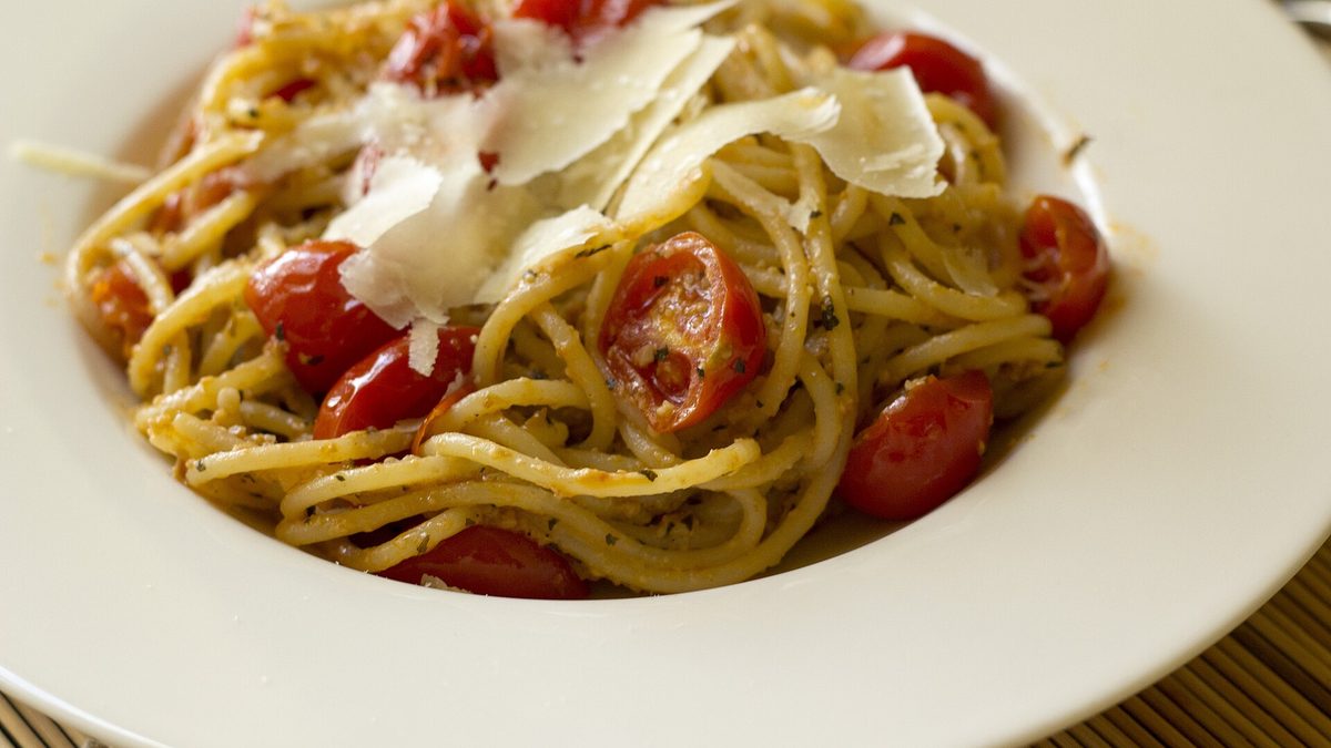 Vegan spaghetti met gebakken tomaatjes (glutenvrij)
