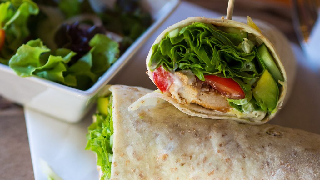 Wraps met kip en paprika