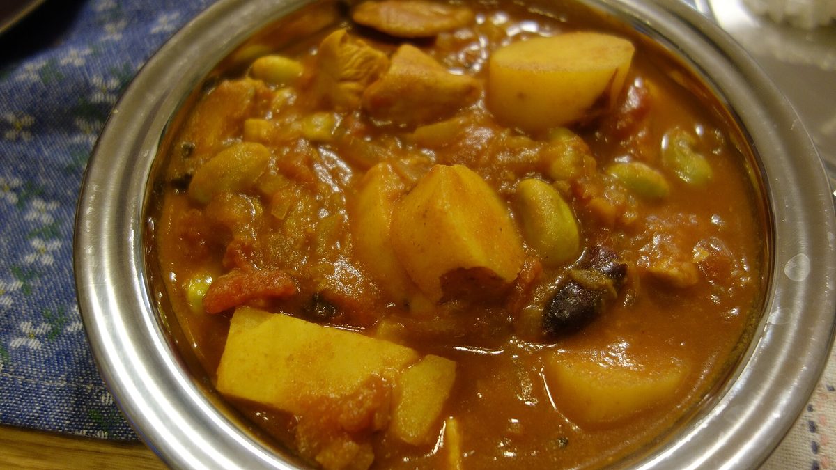Zoete-aardappelcurry met bloemkool en rijst